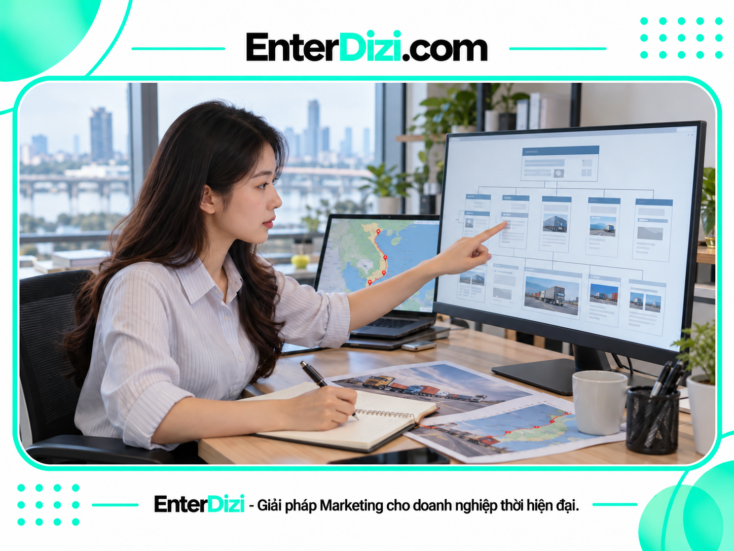 Chuyên viên nghiên cứu sơ đồ website vận tải trên màn hình máy tính