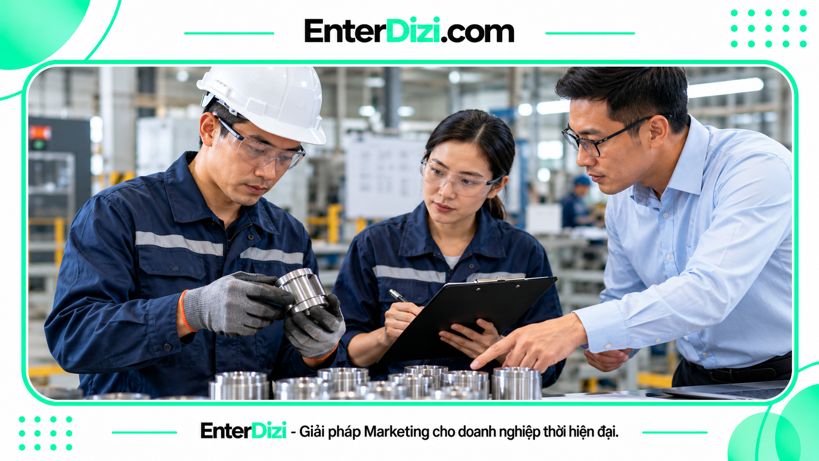Các chuyên viên kiểm tra linh kiện Featured Snippets QC B2B tại nhà xưởng
