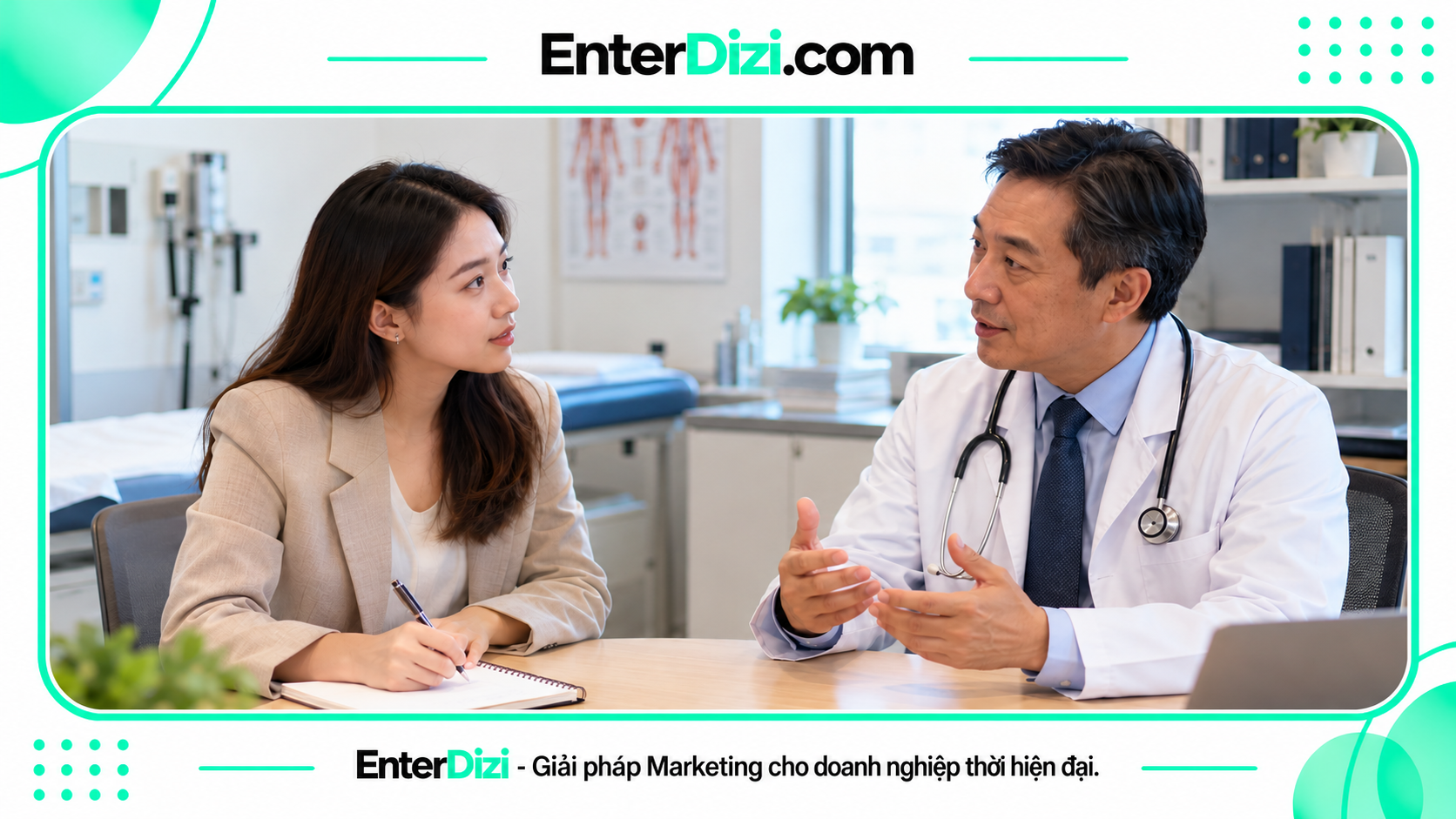 Bác sĩ trao đổi với người phụ trách nội dung về nhu cầu thông tin của bệnh nhân