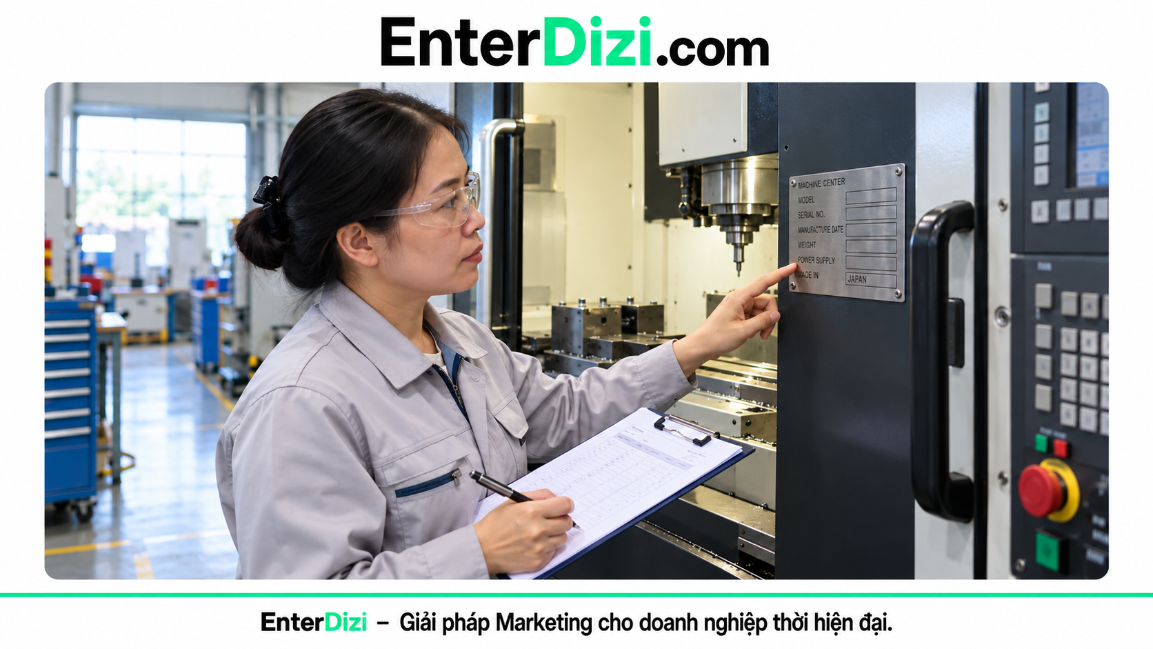 Nhân viên kiểm tra nhãn thông số máy cho Machine List xưởng cơ khí