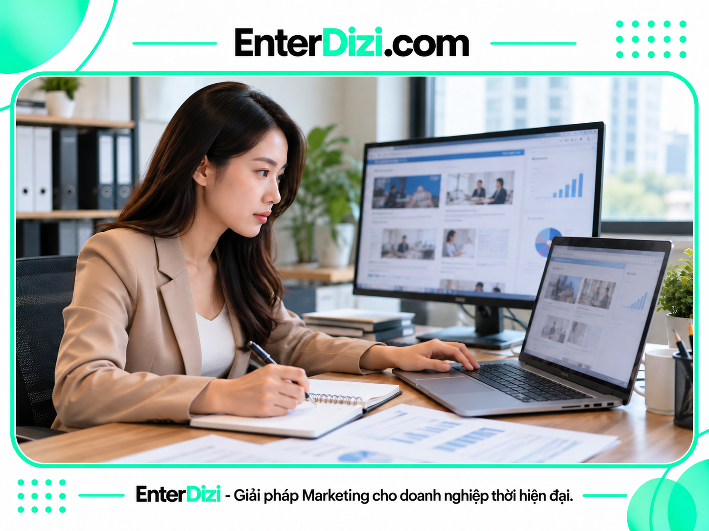 Nhân viên phân tích website đối thủ kế toán trên máy tính dữ liệu